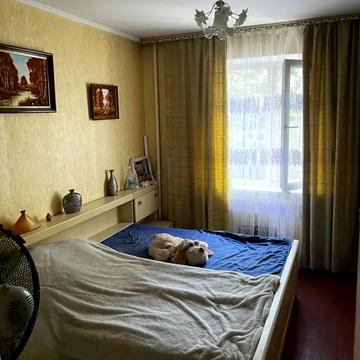 Захисників України вул., 30