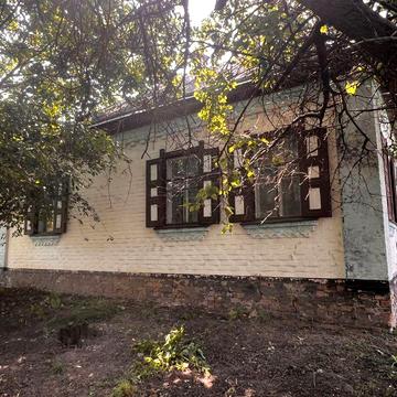 Продам дворище з будинком