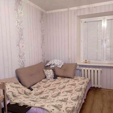 H S2 Продам 2-х ком. гостинку со своим санузлом на Залютино