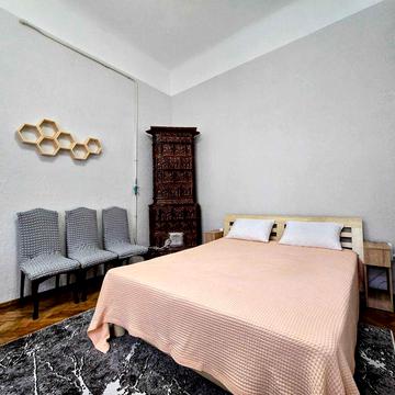 Здам 2-Х кімн. квартиру в ЦЕНТРІ міста вул.ГОЛОВНА (площа Центральна).