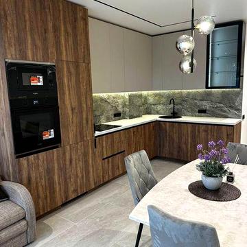 Продам квартиру з дизайнерським ремонтом