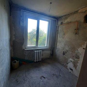 Квартира в центрі в стадії ремонту з будівельними матеріалами