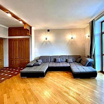 Круглоуніверситетська вул., 13
