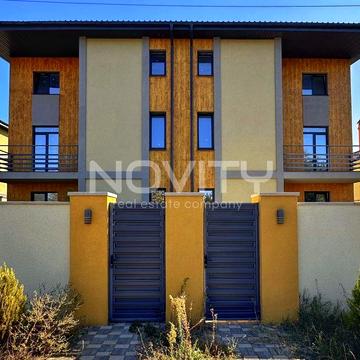 Царське село. 3-поверховий дуплекс з терасою та патіо