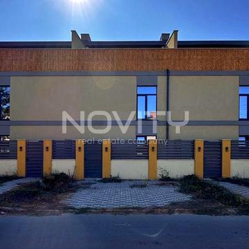 Царське село. 3-поверховий таунхаус з терасою та патіо