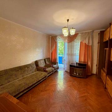 Вул. Міцкевича 5. Продам 3-кімнатну квартиру в центрі міста.