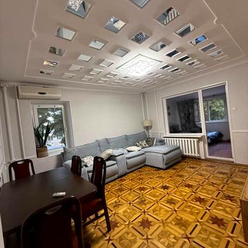 Парусна вул. (Героїв Сталінграду), 8