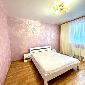 Під Голоском вул., 8