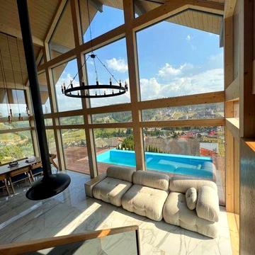 Панорамний будинок з басейном купити в Буковелі