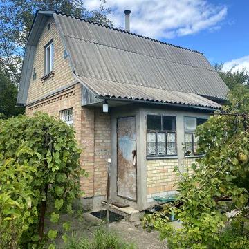 Будинок з ділянкою