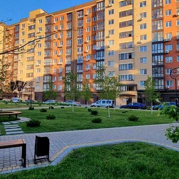 Академіка Сахарова вул., 5
