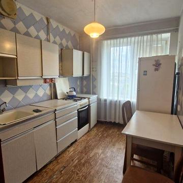 Продаж 3к Квартира Юності проспект