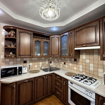Євгена Коновальця вул., 4