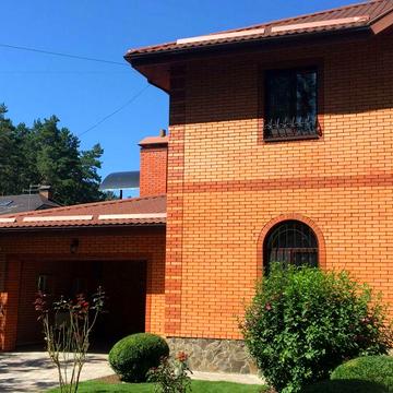 Будинок посеред соснового лісу в Білогородці з басейном та сауною