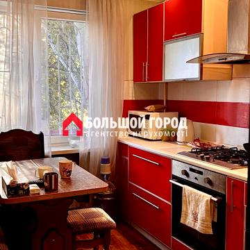 Чарівна вул., 44
