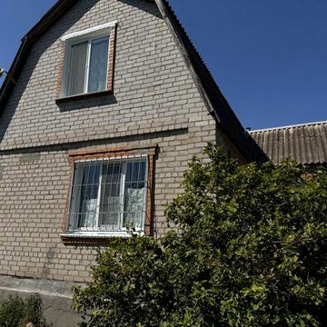 Продається будинок з 3 кімнатами, літнею кухнею і землею