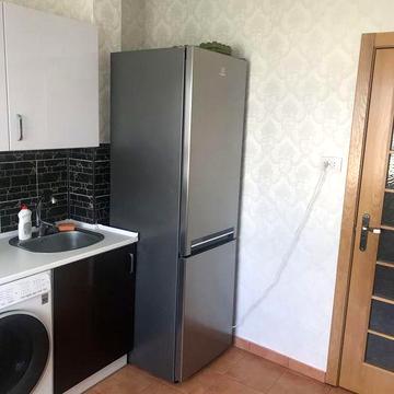 Продається 3-х кімнатна квартира без посередників (виставка) ЖК Жек 7 (озерна)