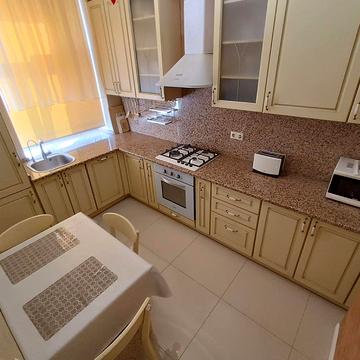 Богдана Хмельницького вул., 37/2