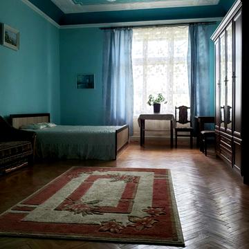 Адама Міцкевича пл., 6
