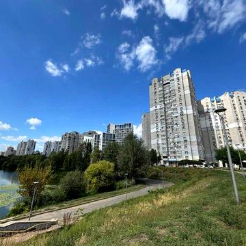 Продам квартиру біля озера Позняки вул Драгоманова 31Б Метро-7хв пішки