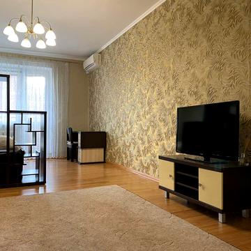 Срібнокільська вул., 12