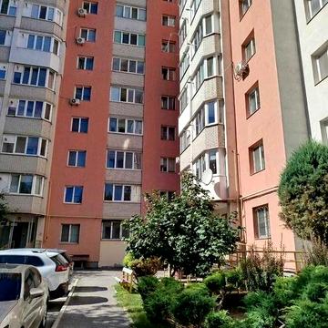 Продається простора 2-х кімнатна квартира, гарний стан. Р-н Поділля!