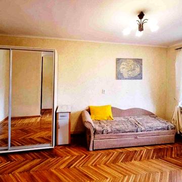 Продам 1-кімнатну квартиру біля метро