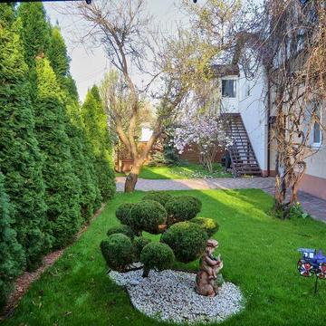 Здам два будинки за ціною одного в передмісті столиці