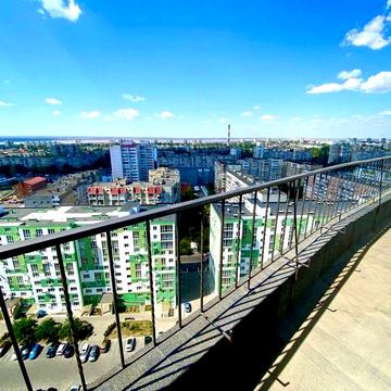 Квартира з терасою та красивим видом на море та місто