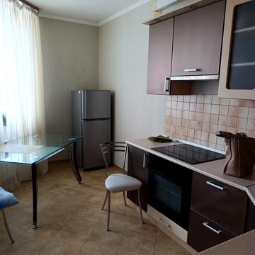 Бориса Гмирі вул., 4