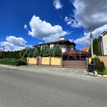 Прорізна, 38