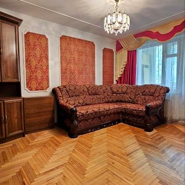 Василя Симоненка вул., 5