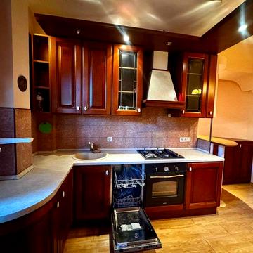 Продам шикарную 4х ком квартиру в Центре, с Гаражом во дворе! Научная!