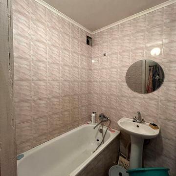 Продам 4 кімнатну квартиру на вул.генерала Карпенка (Алмазова)