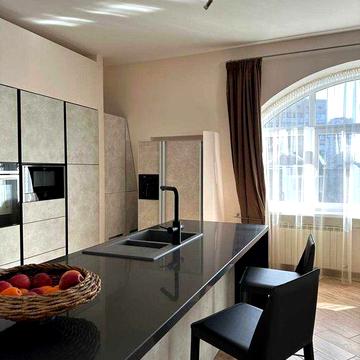 VIP оренда з терасою, каміном 3-кім двохрівнева квартира, 180м2