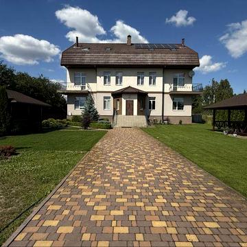 Двоповерхова квартира з ділянкою, укриттям