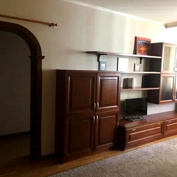 Анни Ахматової вул., 30