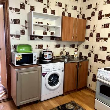 Драгоманова вул., 8-Б