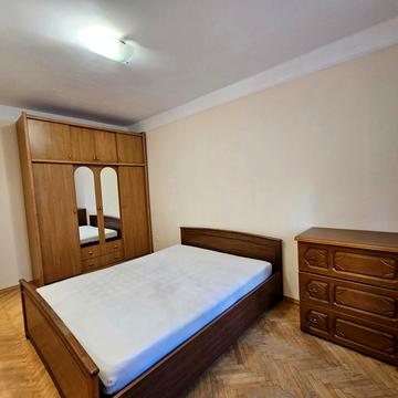 Машинобудівна вул., 27