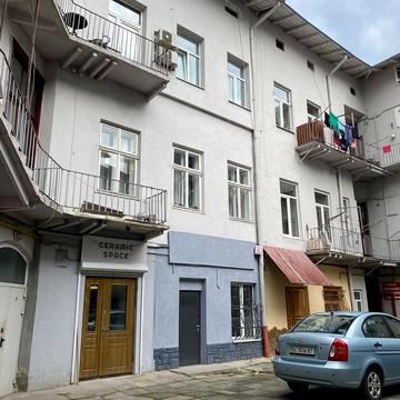 Володимира Винниченка вул. (), 4