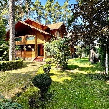 Продаж еко будинку з власним озером та соснами на території