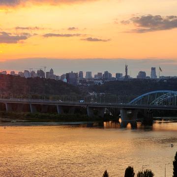 Дніпровська набережна вул., 15-Є