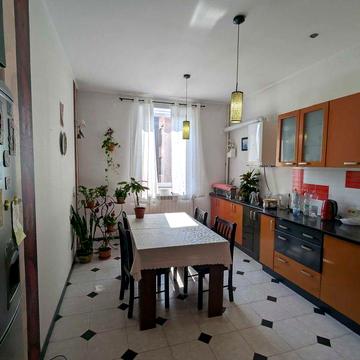Велика 3к. квартира в центрі міста
