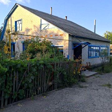 Цегляний будинок в селі Солошино