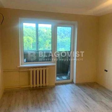 Продаж 2К квартири ст.м.Голосіївська