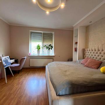 Михайла Грушевського вул., 53