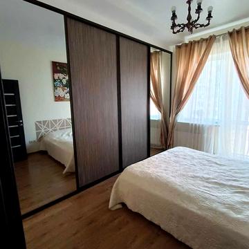 Парусна вул. (Героїв Сталінграду), 1е