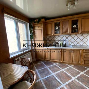 Дарницький бульв., 8
