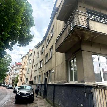 Тютюнників вул. (), 8