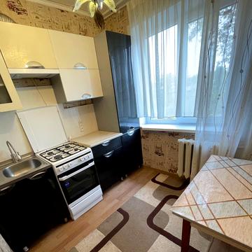 Богдана Хмельницького вул., 27